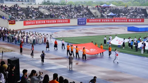 La Universidad Normal de Chongqing alberga los 57º Juegos de Atletismo de Primavera