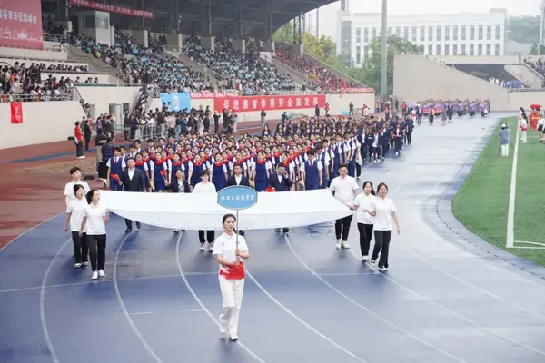 La Universidad Normal de Chongqing alberga los 57º Juegos de Atletismo de Primavera