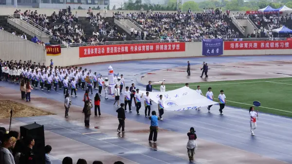 La Universidad Normal de Chongqing alberga los 57º Juegos de Atletismo de Primavera