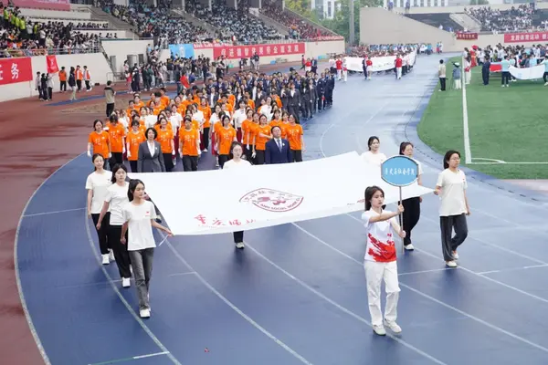 La Universidad Normal de Chongqing alberga los 57º Juegos de Atletismo de Primavera