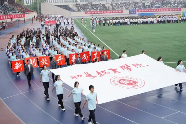 La Universidad Normal de Chongqing alberga los 57º Juegos de Atletismo de Primavera