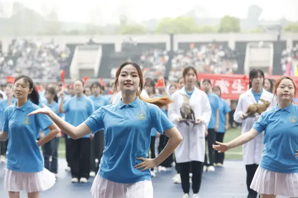 La Universidad Normal de Chongqing alberga los 57º Juegos de Atletismo de Primavera