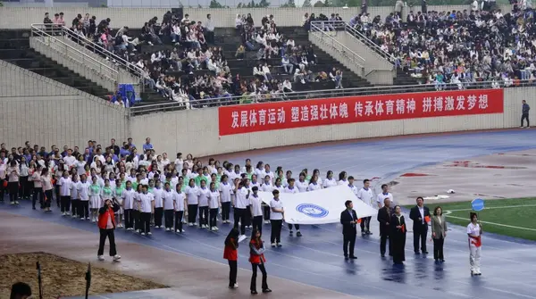 La Universidad Normal de Chongqing alberga los 57º Juegos de Atletismo de Primavera