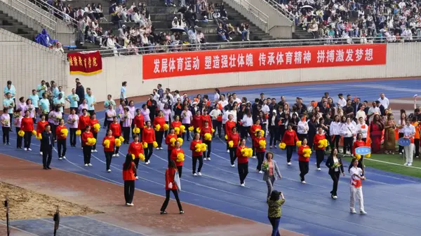 La Universidad Normal de Chongqing alberga los 57º Juegos de Atletismo de Primavera