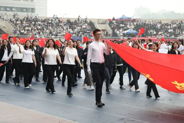 La Universidad Normal de Chongqing alberga los 57º Juegos de Atletismo de Primavera