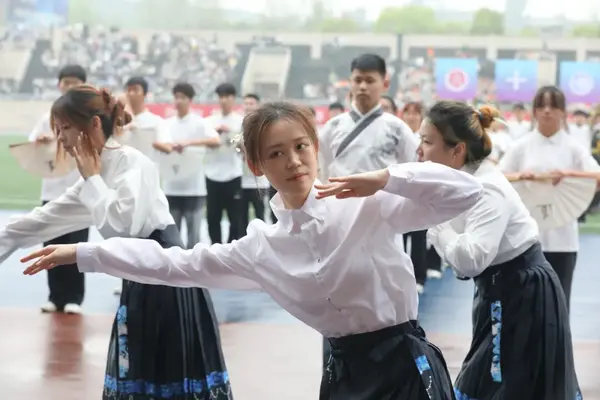 La Universidad Normal de Chongqing alberga los 57º Juegos de Atletismo de Primavera