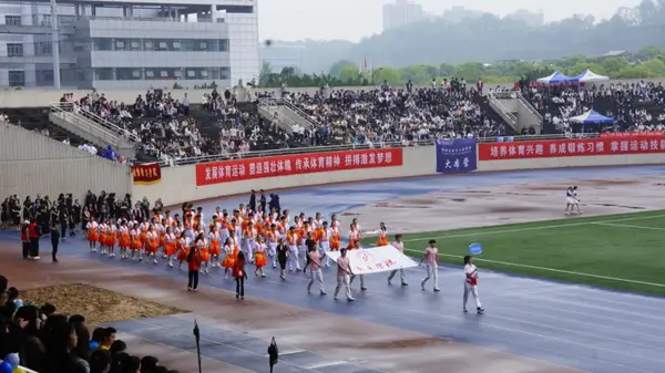 La Universidad Normal de Chongqing alberga los 57º Juegos de Atletismo de Primavera